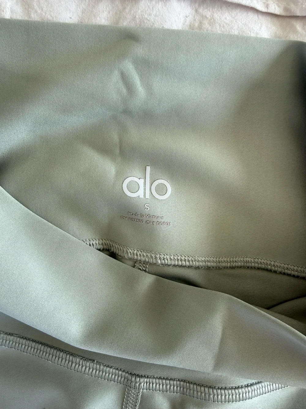 Alo High-Waist Air Lift Leggings in Light Sage Green